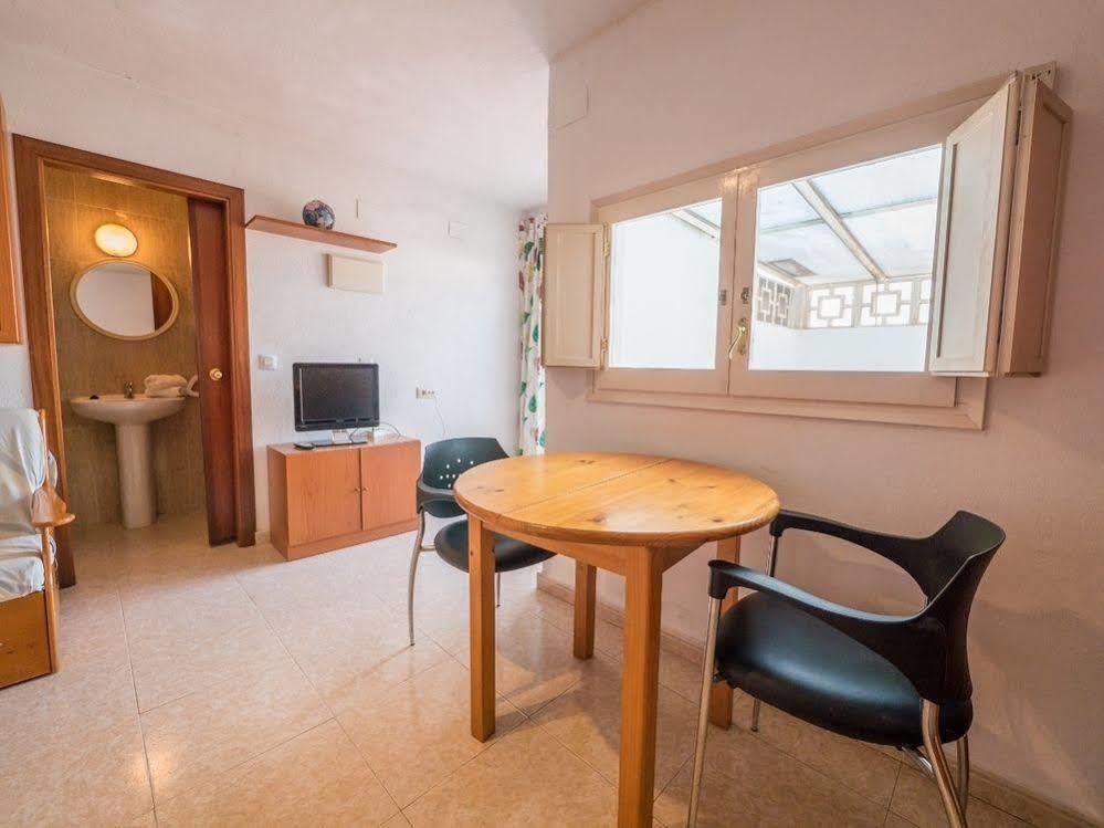 Agi Peater Center Apartment Росес Екстериор снимка