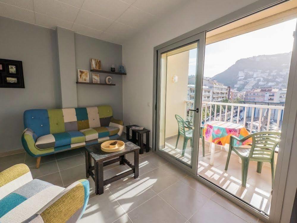 Agi Peater Center Apartment Росес Екстериор снимка
