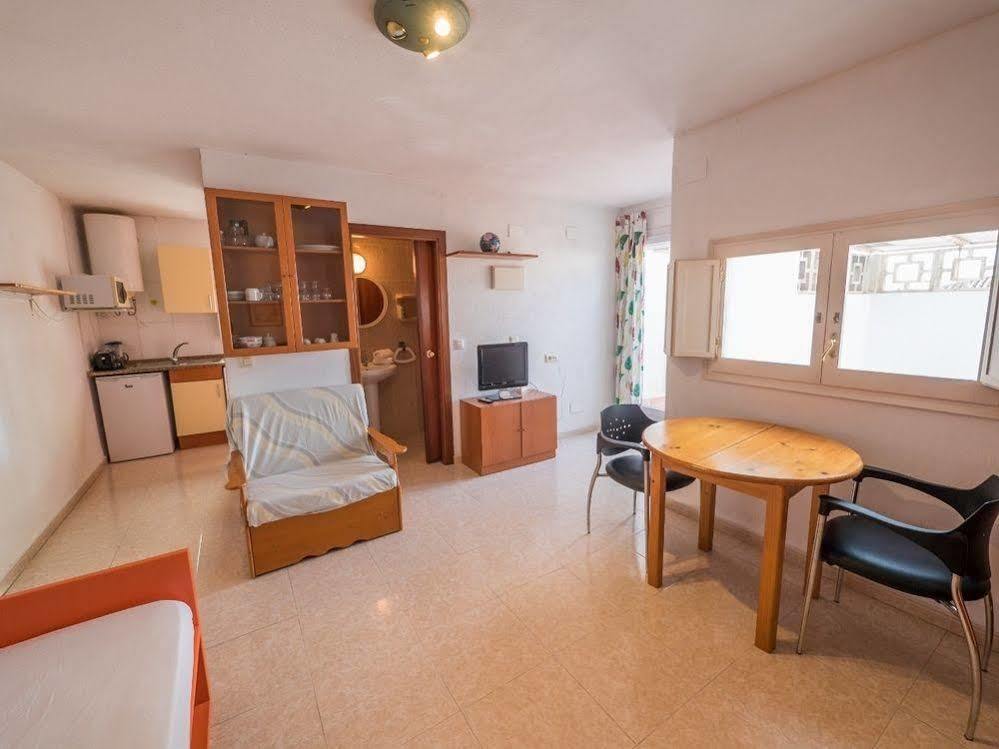 Agi Peater Center Apartment Росес Екстериор снимка